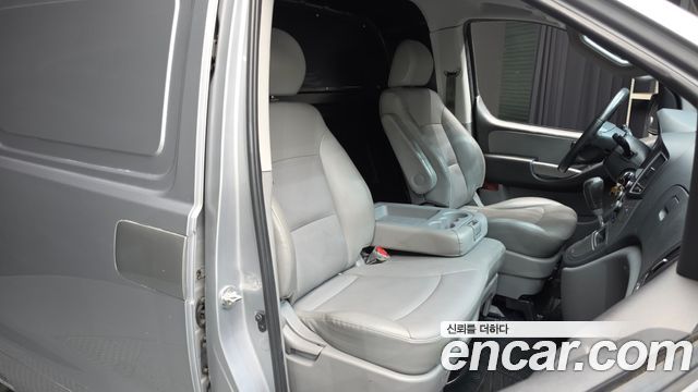 Hyundai Starex 2019 — photo 16