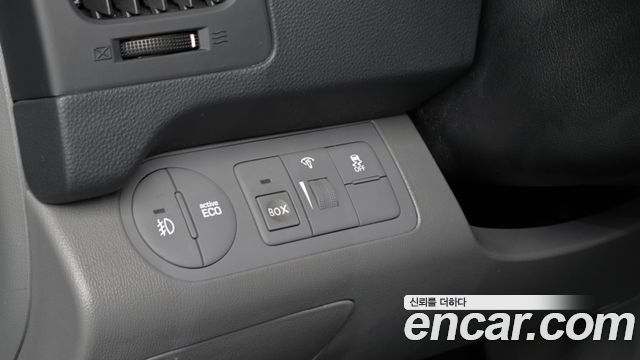 Hyundai Starex 2019 — photo 27