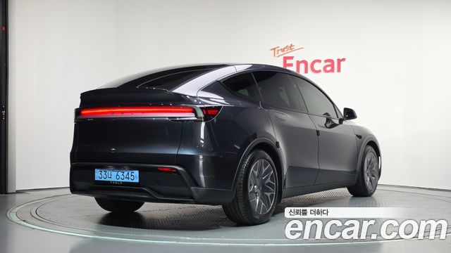 Tesla Model Y 2026 — photo 2