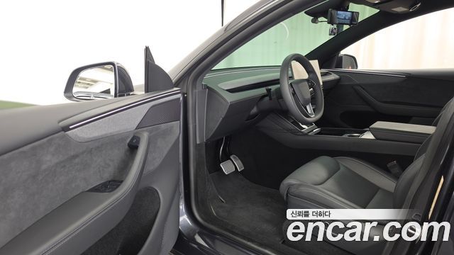Tesla Model Y 2026 — photo 10