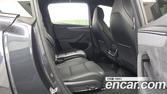 Tesla Model Y 2026 — photo 12
