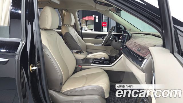 Kia Canival 2023 — photo 17