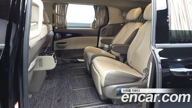 Kia Canival 2023 — photo 16