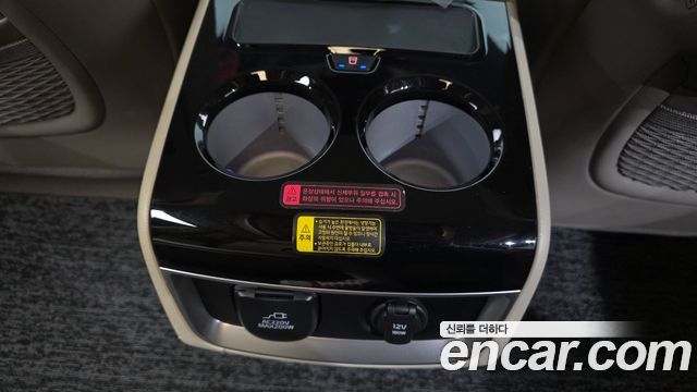 Kia Canival 2023 — photo 35