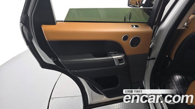 Land Rover Range Rover Sport 2019 — photo 15