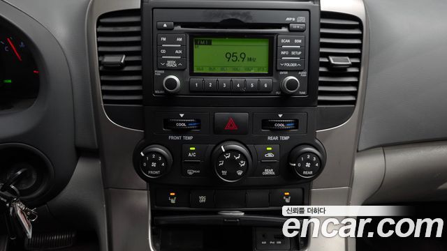 Kia Canival 2013 — photo 17