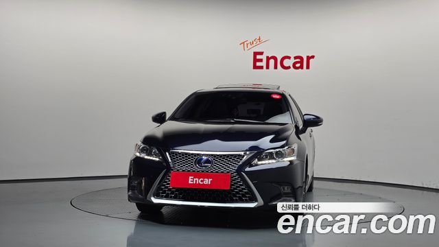 Lexus CT200h 2018 — photo 3