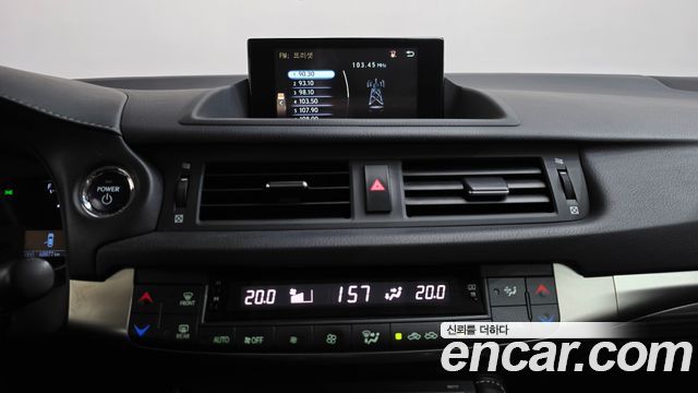 Lexus CT200h 2018 — photo 20