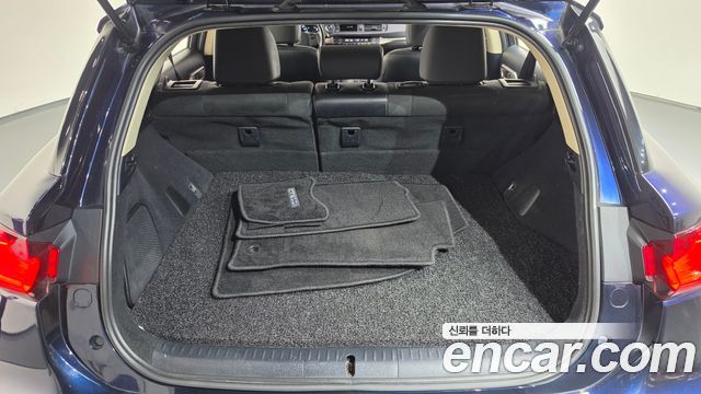 Lexus CT200h 2018 — photo 21
