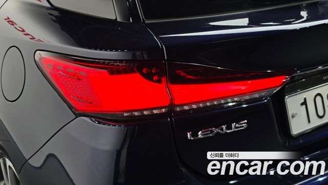 Lexus CT200h 2018 — photo 9