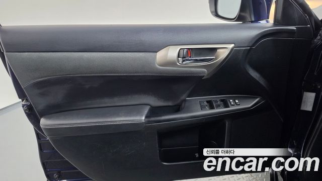 Lexus CT200h 2018 — photo 14