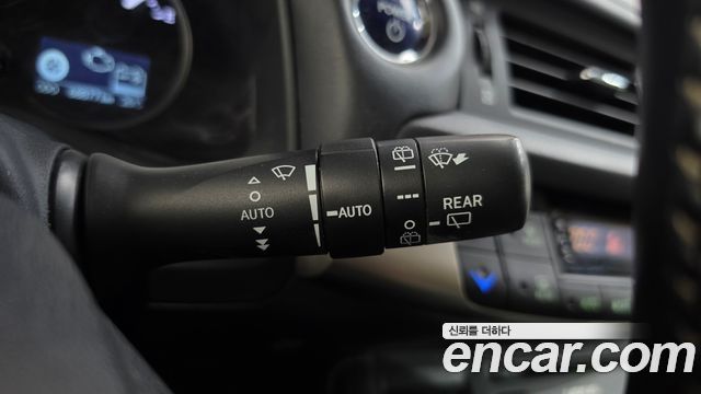 Lexus CT200h 2018 — photo 27