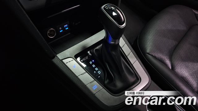 Hyundai AVANTE 2018 — photo 12