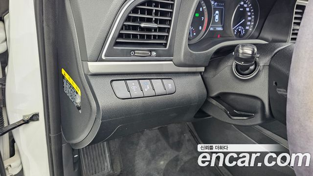 Hyundai AVANTE 2018 — photo 24