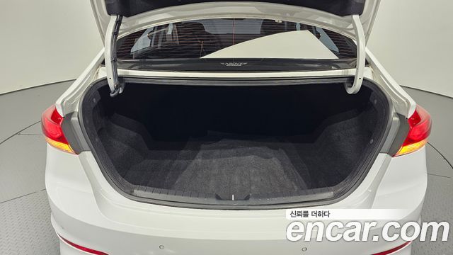 Hyundai AVANTE 2018 — photo 26