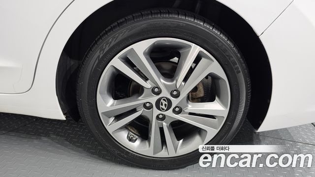 Hyundai AVANTE 2018 — photo 7