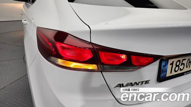 Hyundai AVANTE 2018 — photo 9