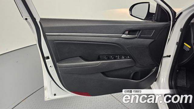 Hyundai AVANTE 2018 — photo 14