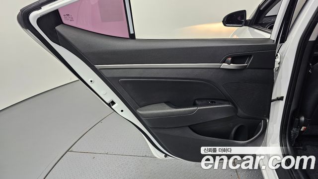 Hyundai AVANTE 2018 — photo 15