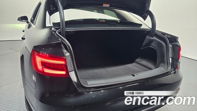 Audi A4 2016 — photo 26