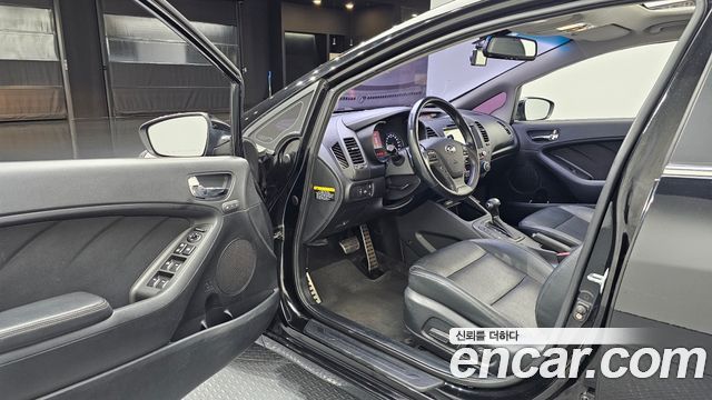 Kia K3 2013 — photo 13