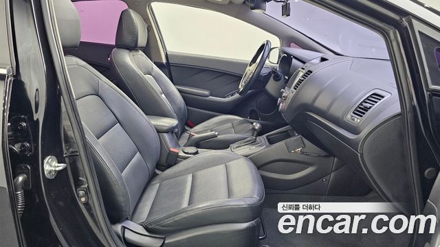 Kia K3 2013 — photo 17