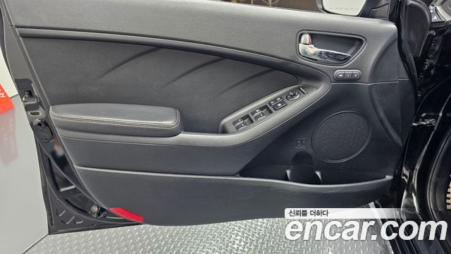 Kia K3 2013 — photo 14