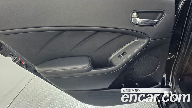 Kia K3 2013 — photo 15