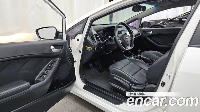 Kia K3 2017 — photo 13