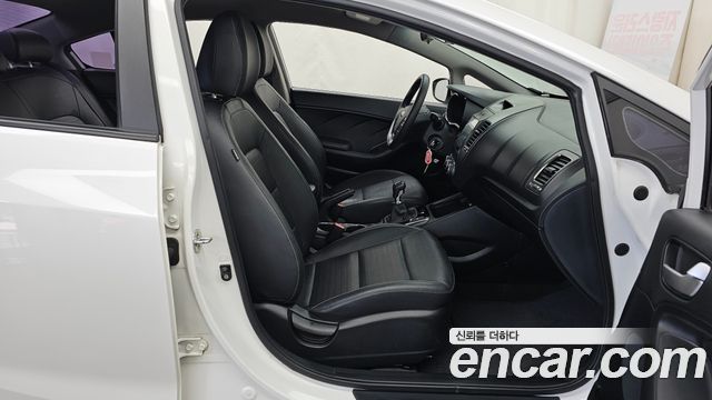 Kia K3 2017 — photo 17