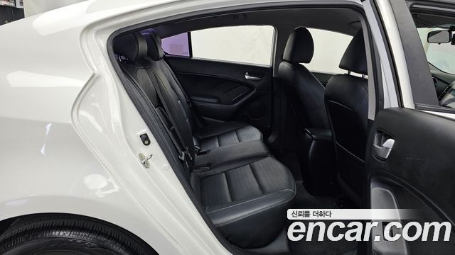 Kia K3 2017 — photo 18