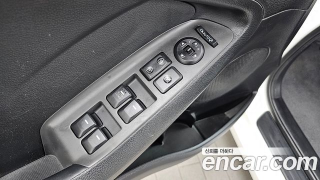 Kia K3 2017 — photo 25