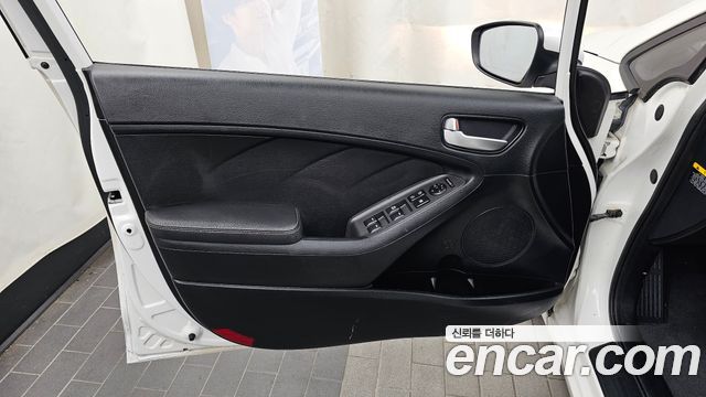 Kia K3 2017 — photo 14