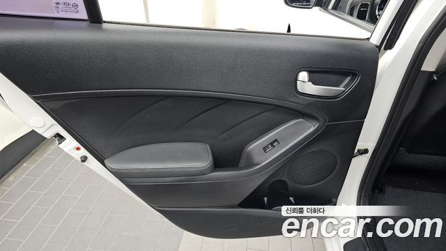 Kia K3 2017 — photo 15
