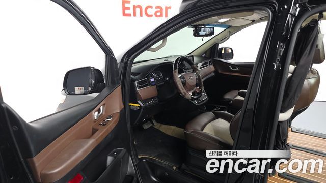 Hyundai Starex 2019 — photo 13