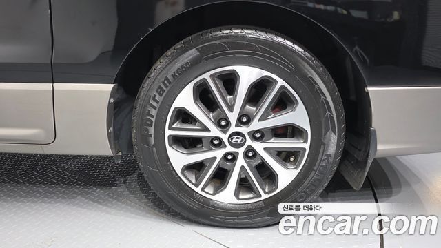 Hyundai Starex 2019 — photo 7