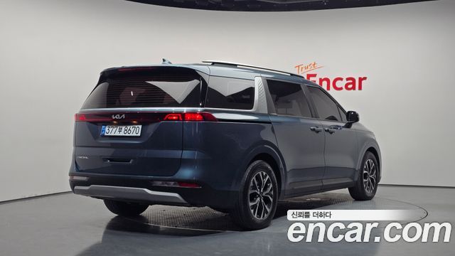 Kia Canival 2023 — photo 2