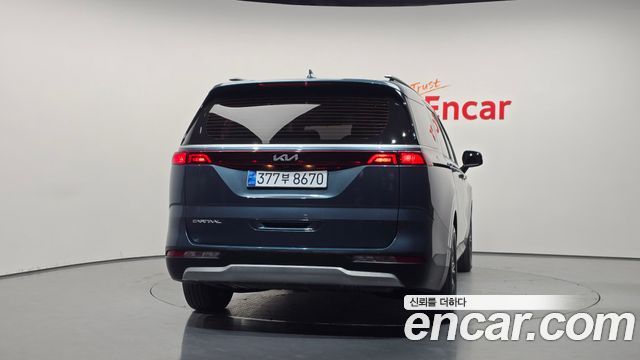 Kia Canival 2023 — photo 4