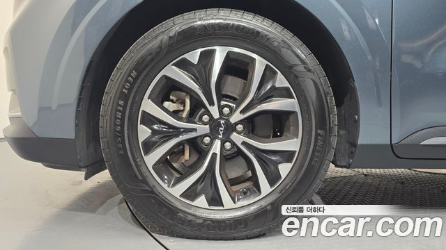 Kia Canival 2023 — photo 5