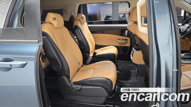 Kia Canival 2023 — photo 17