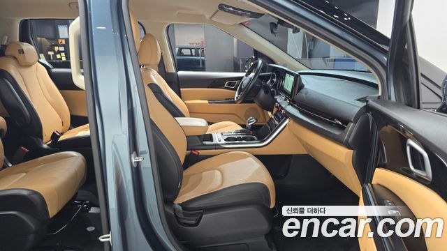 Kia Canival 2023 — photo 16