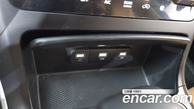 Kia Canival 2023 — photo 27