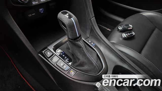 Hyundai Veloster 2021 — photo 12