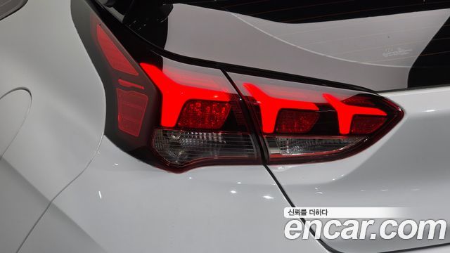 Hyundai Veloster 2021 — photo 9