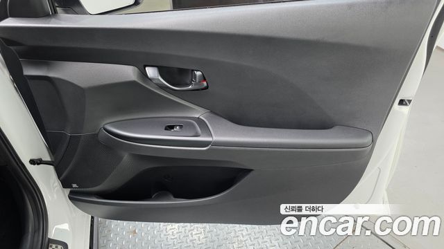 Hyundai Veloster 2021 — photo 14