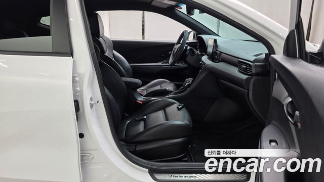 Hyundai Veloster 2021 — photo 16
