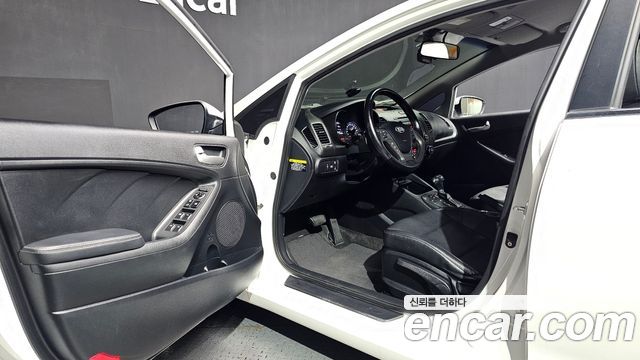Kia K3 2015 — photo 10