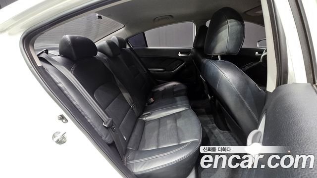 Kia K3 2015 — photo 11