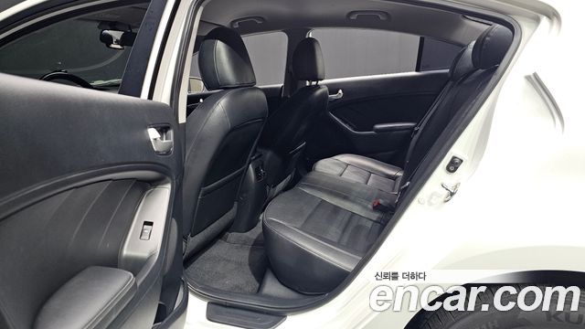 Kia K3 2015 — photo 12