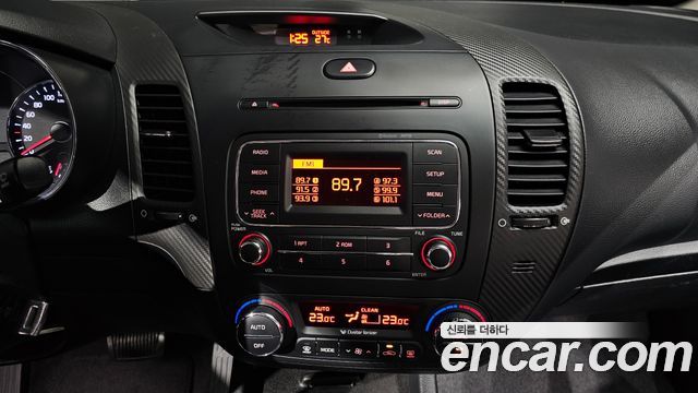 Kia K3 2015 — photo 20